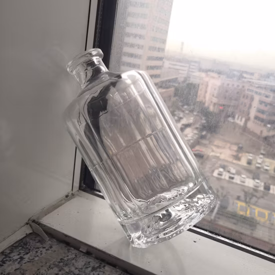 500 ml 700 ml forme de polygone unique clair personnalisé bouteille en verre d'alcool pour le whisky/Whisky/Tequlia/Saké